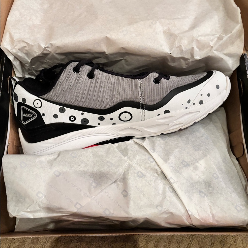 2 pairs for $70! Q4 NIB Black/White Athletic Shoes -11.5 Giftable!